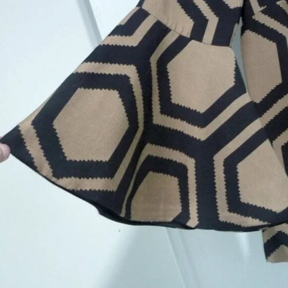 TRINA TURK TOP SIZE SMALL TRUMPET SLEEVES - Picture 4 of 7